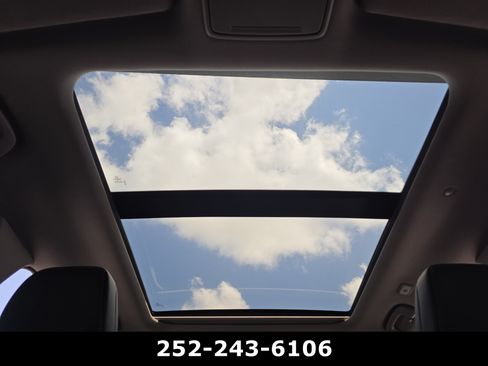 Used 2025 Honda Pilot Touring image 13