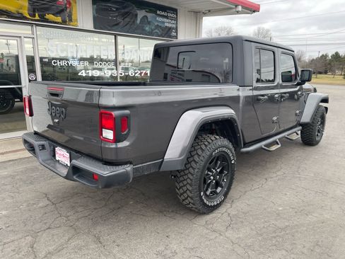 Used 2022 Jeep Gladiator Sport image 3