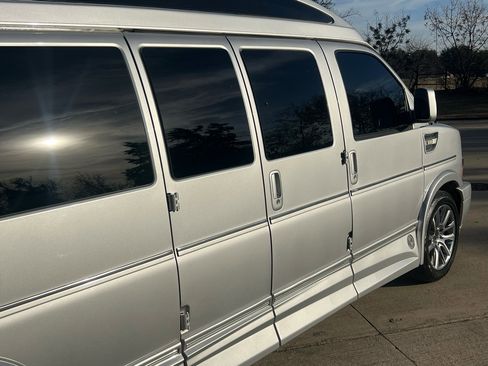 Used 2022 Chevrolet Express 2500 Extended w/ Enhanced Convenience Package image 13