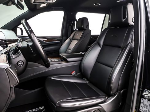 Used 2024 Cadillac Escalade ESV Luxury image 17