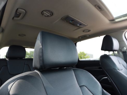 Used 2024 Kia Telluride EX w/ EX Captain's Chair Package FWD image 34