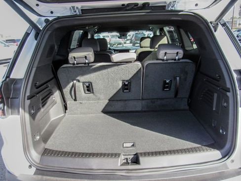 New 2026 GMC Acadia Elevation image 9