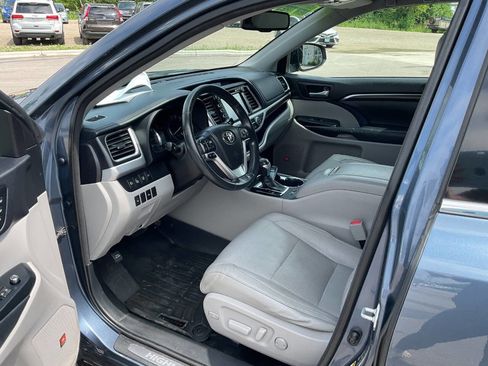 Used 2014 Toyota Highlander Limited w/ Driver Technology Package AWD/4WD image 14
