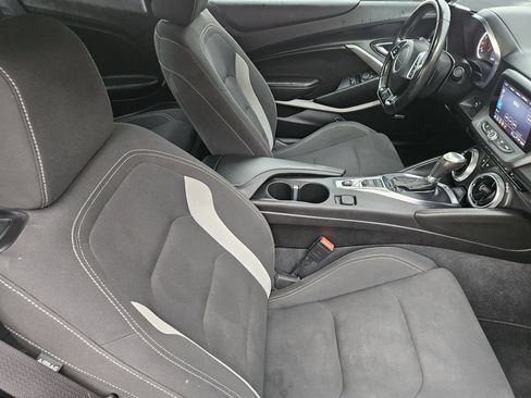 Used 2022 Chevrolet Camaro LT w/ Technology Package RWD image 10