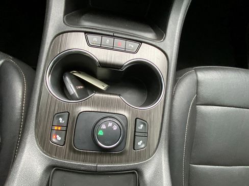 Used 2020 GMC Acadia SLT image 14