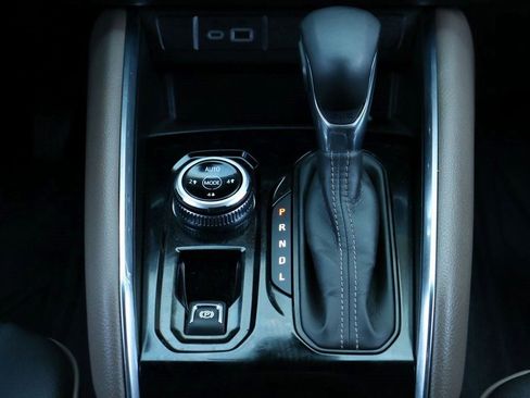 Used 2024 GMC Canyon Denali w/ LPO, Denali Black Edition image 32