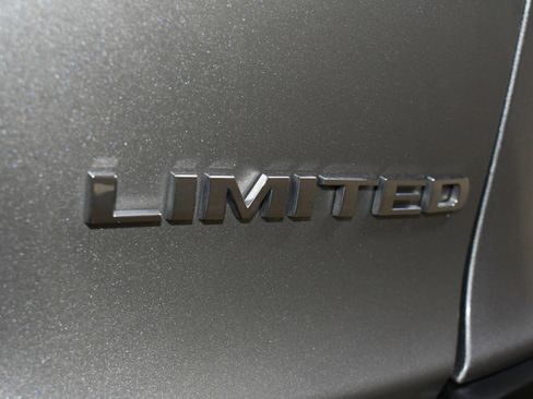 Used 2019 Jeep Cherokee Limited image 99