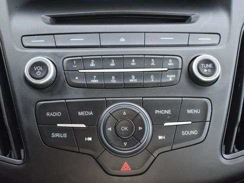 Used 2017 Ford Focus SE FWD image 25