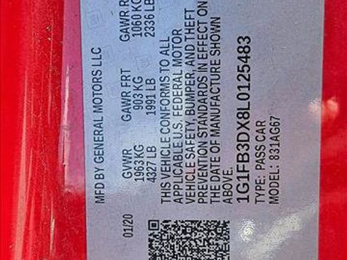 Used 2020 Chevrolet Camaro LT RWD image 17