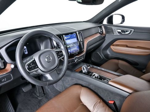 Certified 2023 Volvo XC60 B5 Plus w/ Climate Package image 6