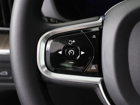 Certified 2023 Volvo XC60 B5 Plus w/ Protection Package Premier image 10