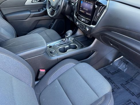 Used 2021 Chevrolet Traverse LT image 22