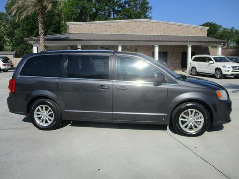 Used 2020 Dodge Grand Caravan SXT image 12