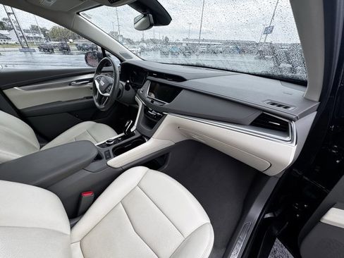 Used 2023 Cadillac XT5 Premium Luxury image 11