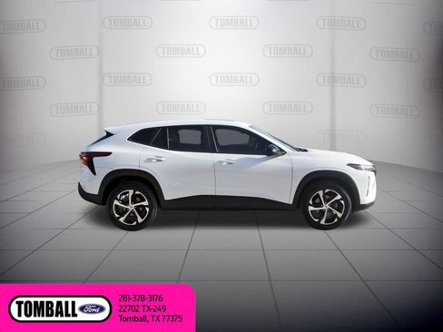 Used 2024 Chevrolet Trax RS w/ Sunroof Package FWD image 9