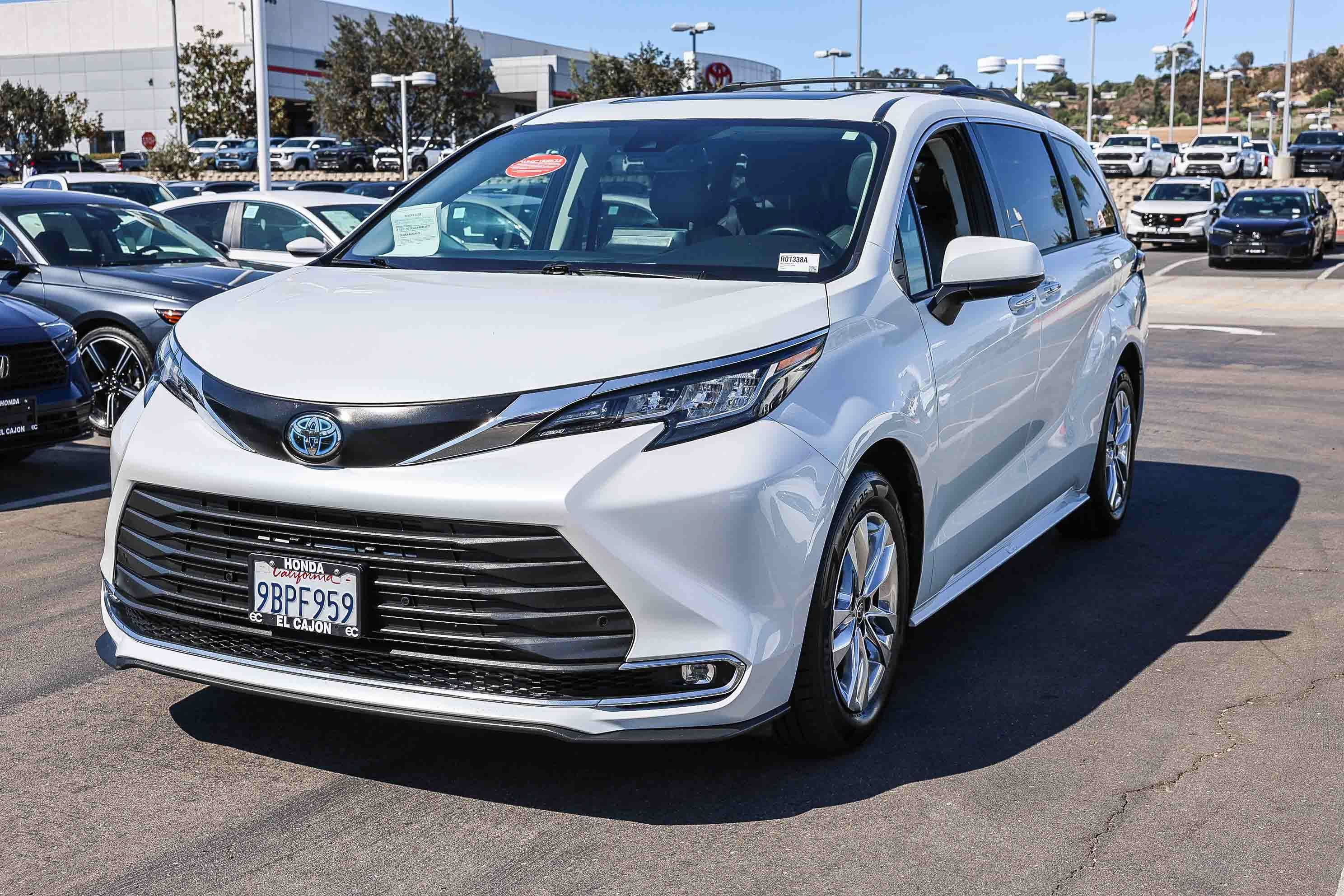 Used 2022 Toyota Sienna XLE w/ XLE Plus Package FWD image 23
