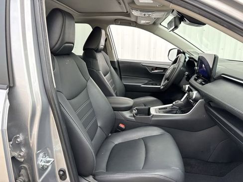 Used 2023 Toyota RAV4 XLE Premium image 31