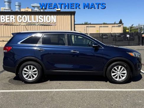 Used 2017 Kia Sorento FWD image 4