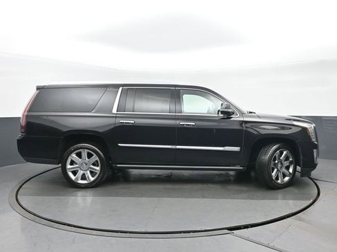 Used 2020 Cadillac Escalade ESV Premium Luxury image 2