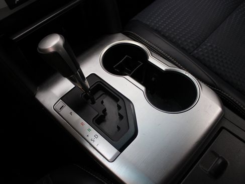 Used 2014 Toyota Camry SE image 34