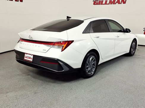 Used 2024 Hyundai Elantra Blue image 7