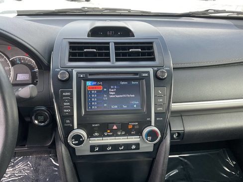 Used 2013 Toyota Camry SE w/ Leather Pkg image 19