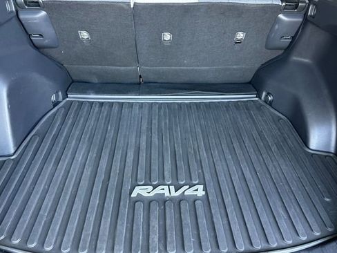 Used 2021 Toyota RAV4 XLE w/ Convenience Package AWD/4WD image 17