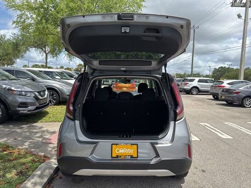 Used 2025 Kia Soul LX w/ LX Technology Package FWD image 17