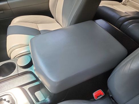 Used 2013 Toyota Sequoia SR5 w/ Premium Pkg RWD image 25