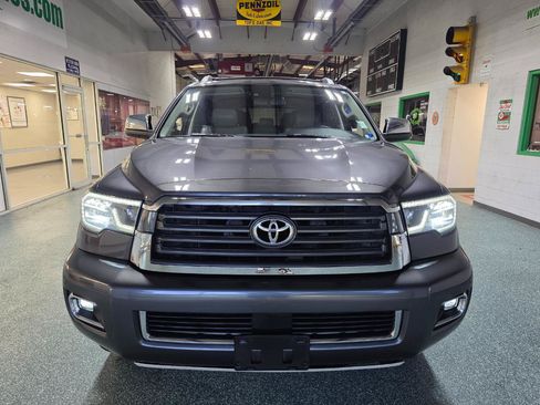 Used 2018 Toyota Sequoia Limited w/ Safety & Convenience Package AWD/4WD image 3