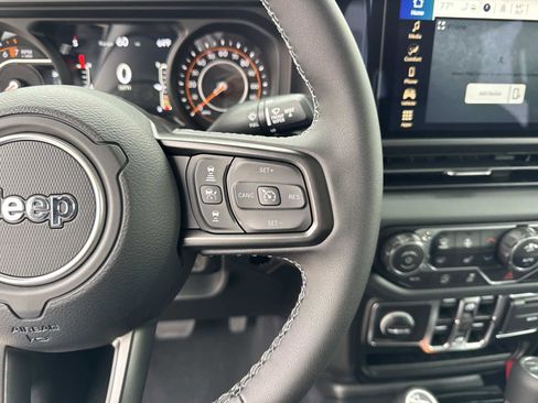 New 2025 Jeep Gladiator Sport image 40