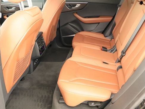 Used 2019 Audi Q8 Premium Plus w/ Premium Plus AWD/4WD image 33