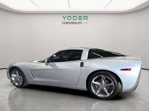 Used 2011 Chevrolet Corvette Coupe w/ Preferred Equipment Group RWD image 9