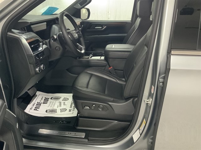 Used 2025 GMC Yukon XL Denali AWD/4WD image 17