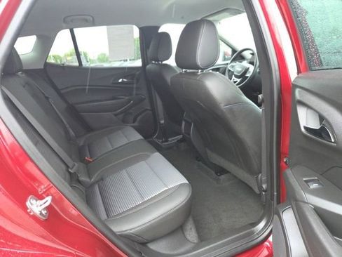 Used 2025 Chevrolet Trax LT w/ LT Convenience Package FWD image 47