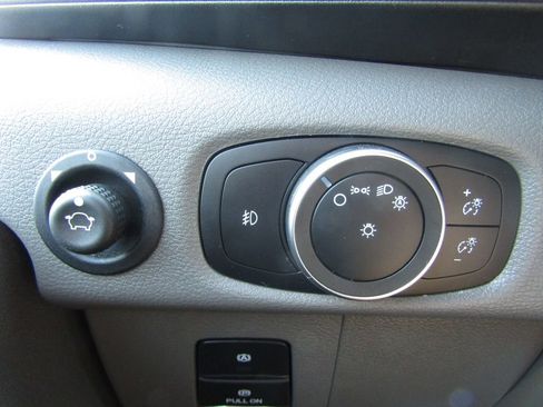 Used 2024 Ford E-Transit 148 Medium Roof image 19