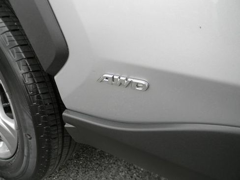 Used 2025 Toyota RAV4 LE AWD/4WD image 8