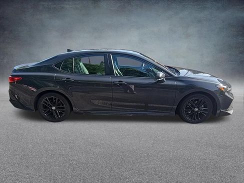 Used 2025 Toyota Camry SE FWD image 9