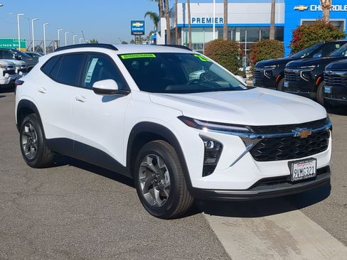 Used 2025 Chevrolet Trax LT w/ Driver Confidence Package image 2