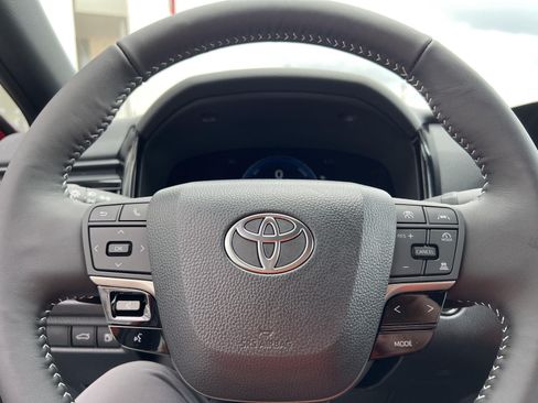 Used 2026 Toyota Camry SE w/ Convenience Package FWD image 7