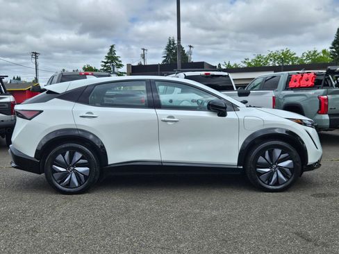 Used 2023 Nissan Ariya AWD image 6