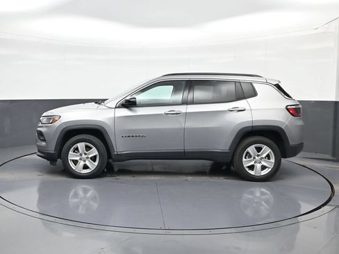 Used 2022 Jeep Compass Latitude w/ Convenience Group AWD/4WD image 5