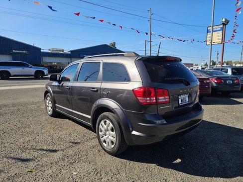 Used 2019 Dodge Journey SE image 5