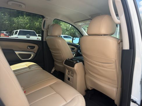 Used 2018 Nissan Titan SV w/ SV Convenience Package AWD/4WD image 17