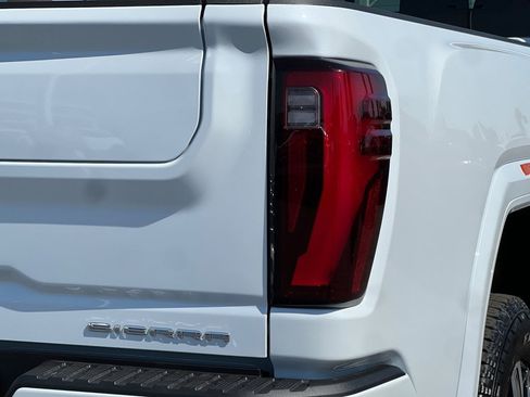 New 2026 GMC Sierra 2500 Denali w/ Denali Reserve Package AWD/4WD image 7