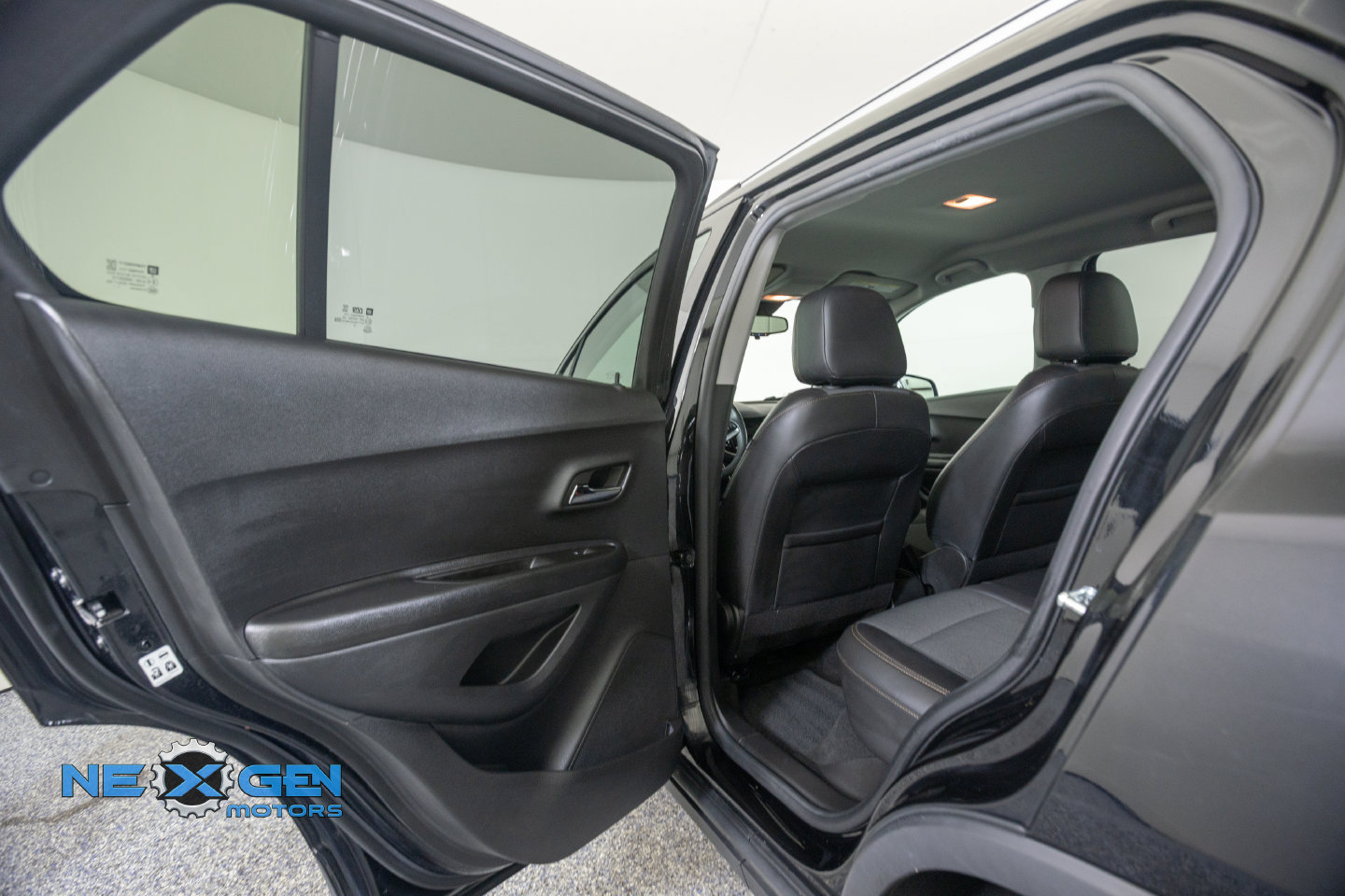 Used 2022 Chevrolet Trax LT w/ Midnight Edition AWD/4WD image 24