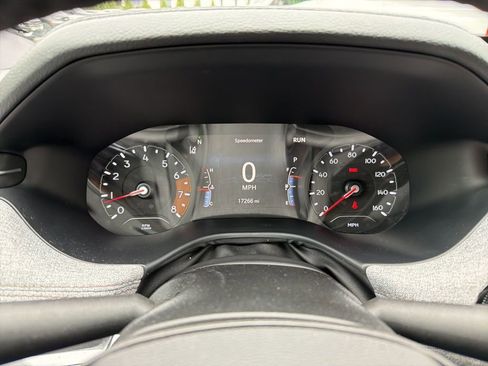 Used 2024 Jeep Compass Latitude AWD/4WD image 9