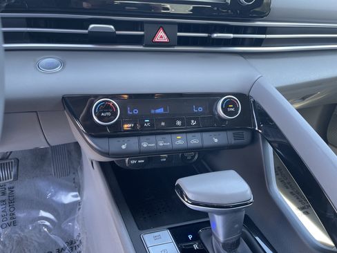 Certified 2022 Hyundai Elantra SEL w/ Convenience Package FWD image 24