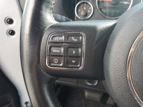 Used 2016 Jeep Wrangler Unlimited Sahara w/ Connectivity Group AWD/4WD image 28