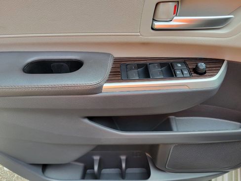 Used 2024 Toyota Sienna XLE image 21
